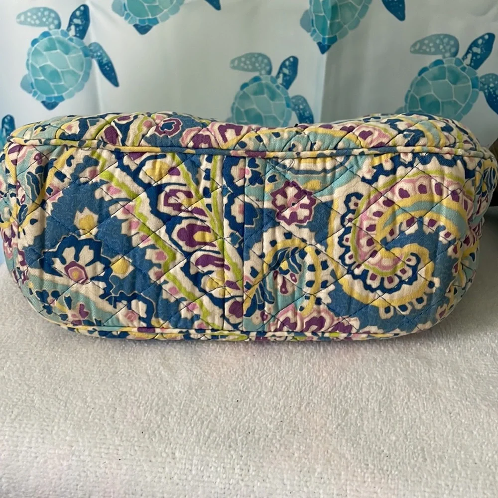 Small Vera Bradley purse with coin purse. - Picture 4 of 8